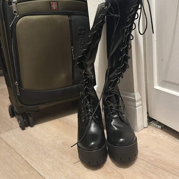 PU leather lace up boots - Picture 2 of 3